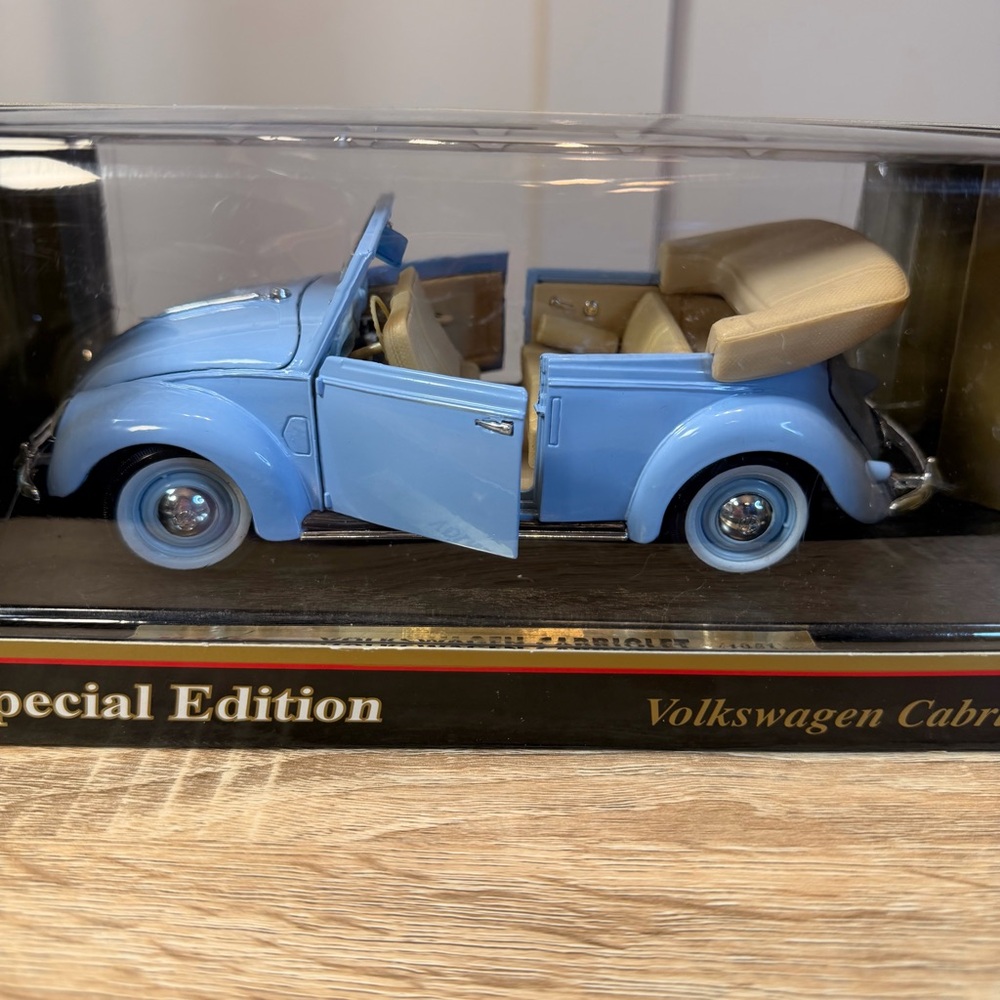 Maisto #31826 1951 VW Volkswagen Cabriolet 1/18 Scale Special Edition - NEW
